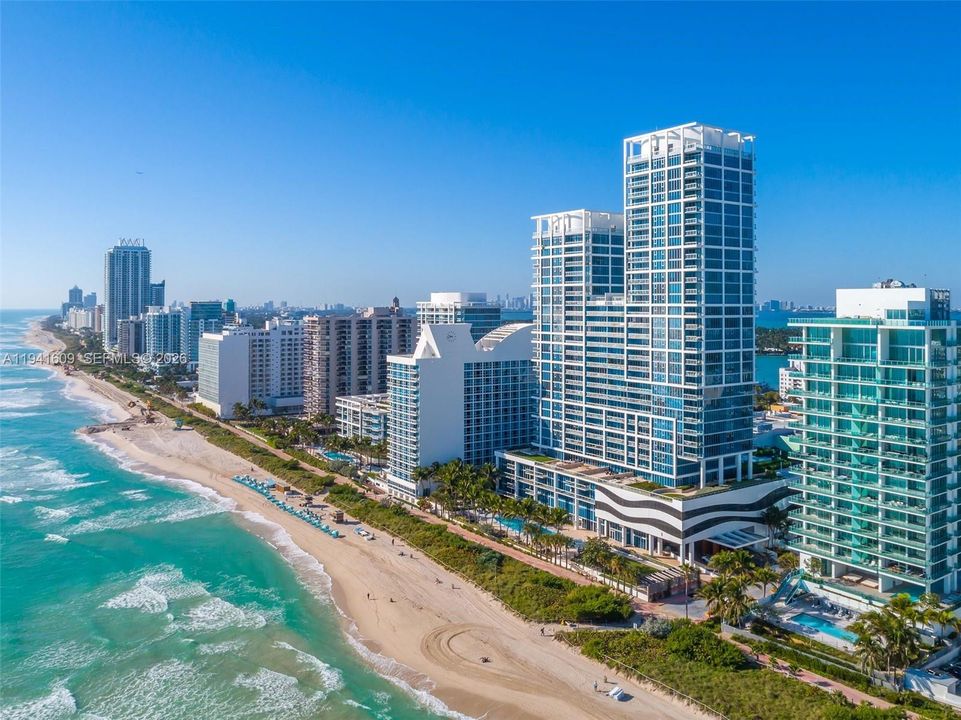 For Sale: $2,295,000 (2 beds, 2 baths, 1290 Square Feet)