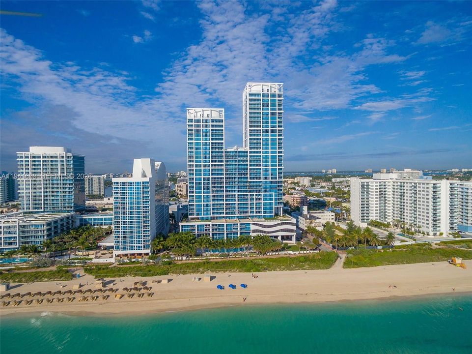 For Sale: $2,295,000 (2 beds, 2 baths, 1290 Square Feet)