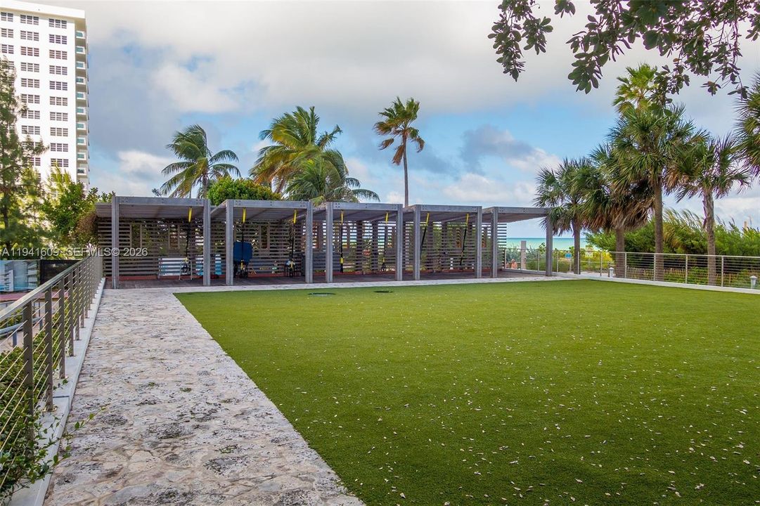 For Sale: $2,295,000 (2 beds, 2 baths, 1290 Square Feet)
