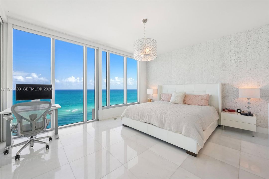 For Sale: $2,295,000 (2 beds, 2 baths, 1290 Square Feet)