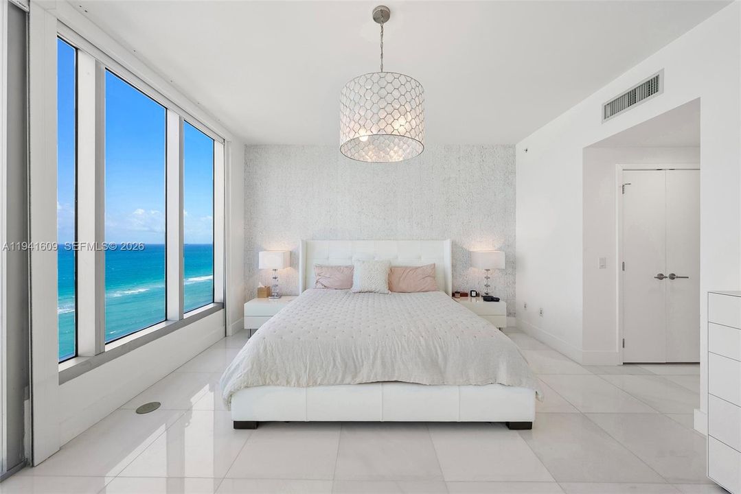 For Sale: $2,295,000 (2 beds, 2 baths, 1290 Square Feet)