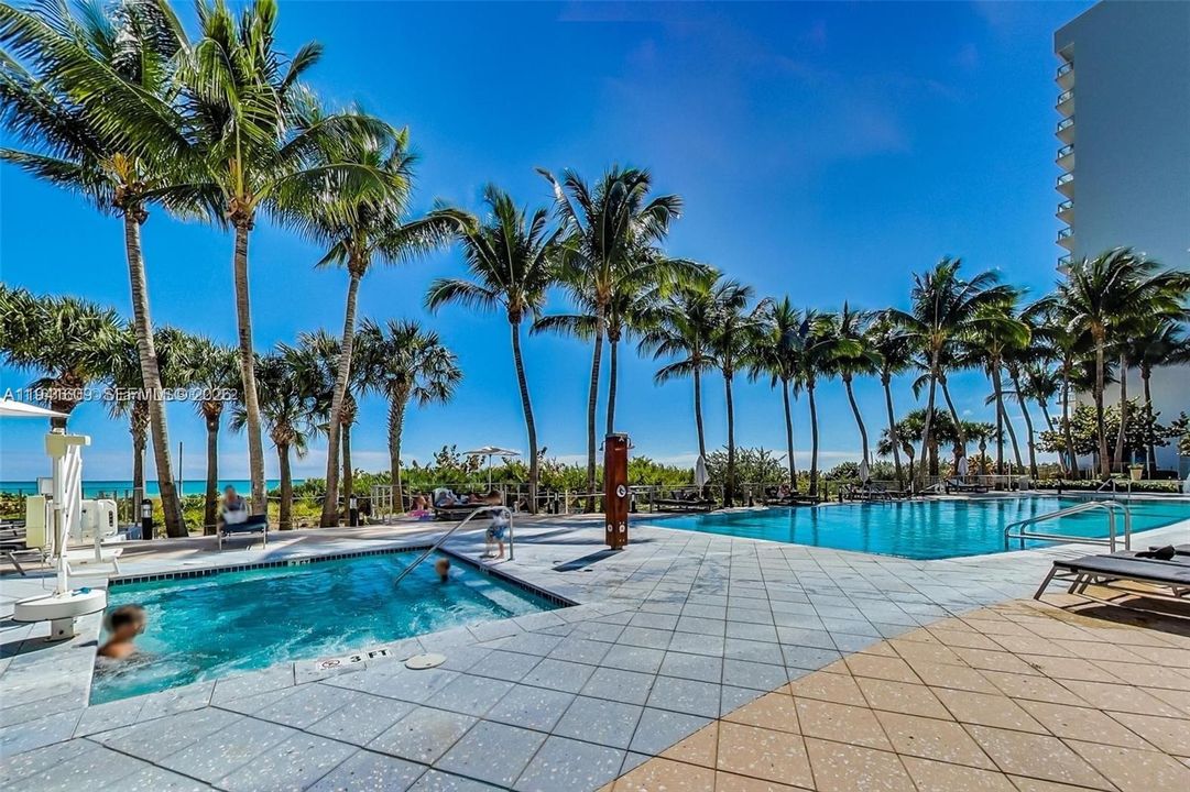 For Sale: $2,295,000 (2 beds, 2 baths, 1290 Square Feet)