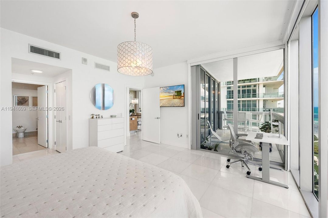 For Sale: $2,295,000 (2 beds, 2 baths, 1290 Square Feet)