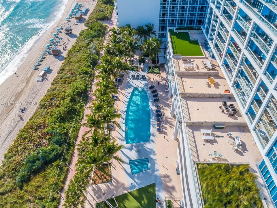 For Sale: $2,295,000 (2 beds, 2 baths, 1290 Square Feet)
