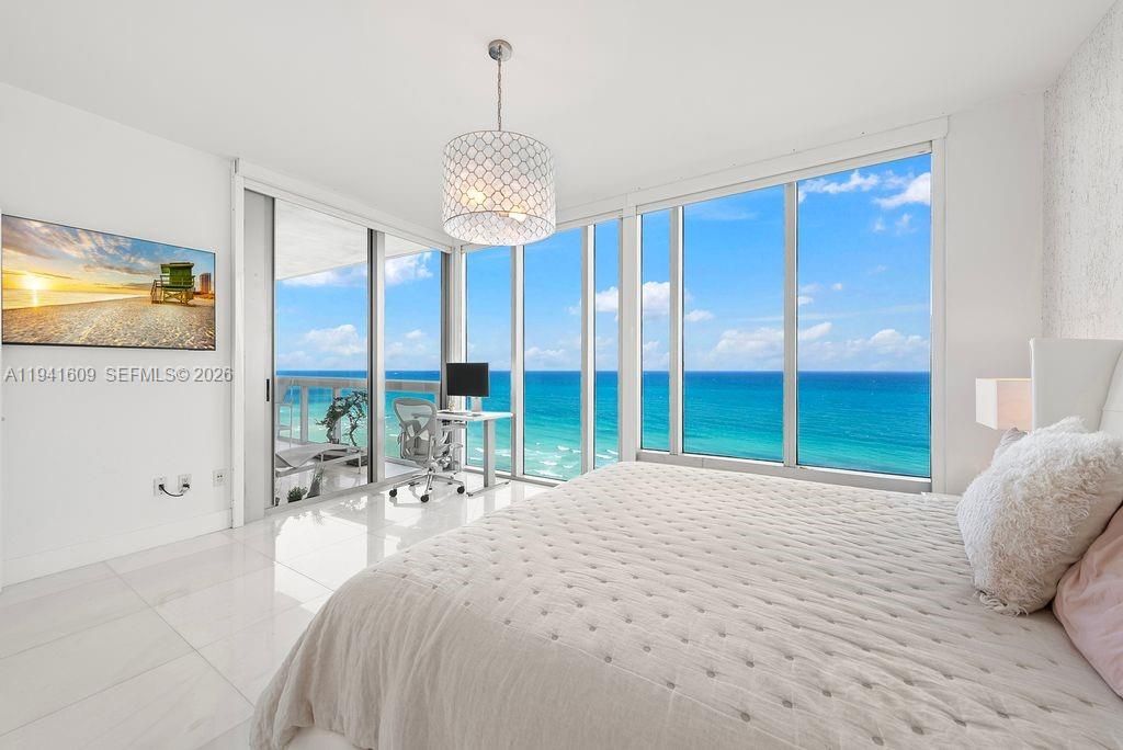 For Sale: $2,295,000 (2 beds, 2 baths, 1290 Square Feet)