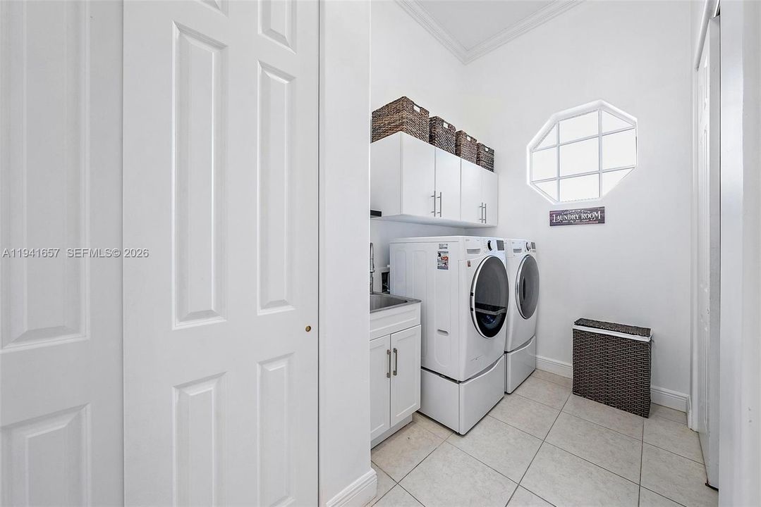 En Venta: $1,250,000 (4 camas, 3 baños, 3477 Pies cuadrados)