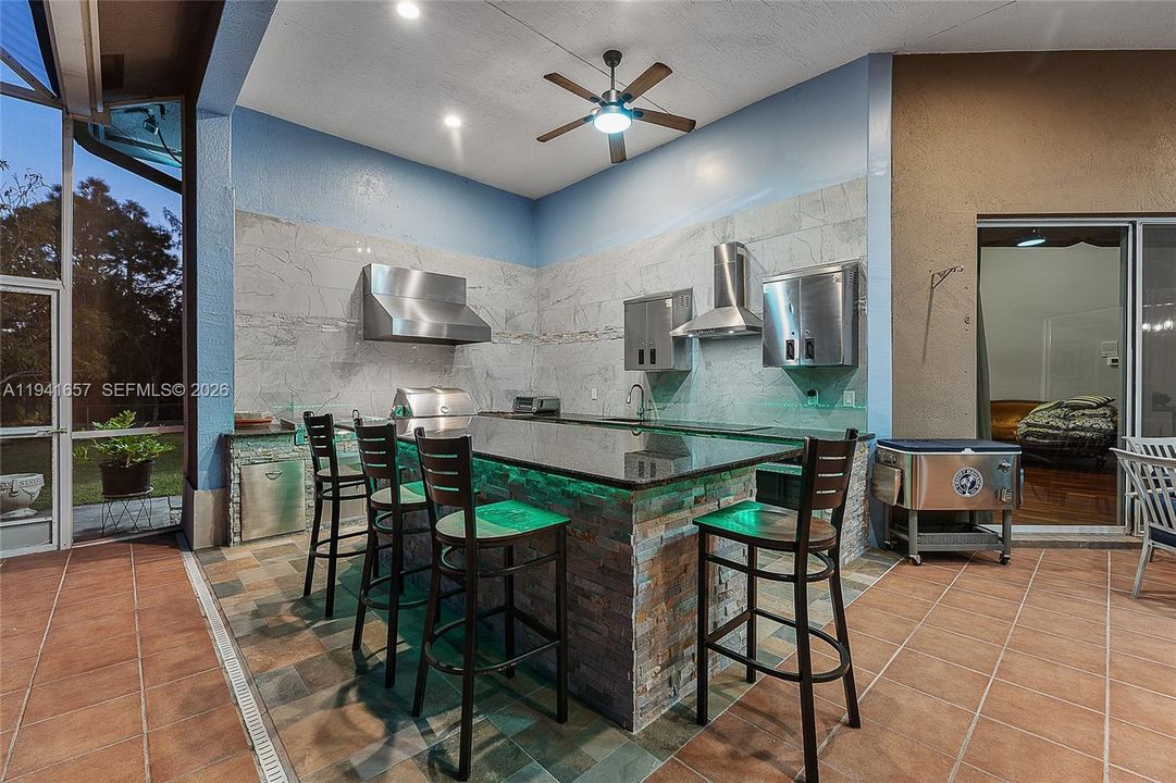 En Venta: $1,250,000 (4 camas, 3 baños, 3477 Pies cuadrados)