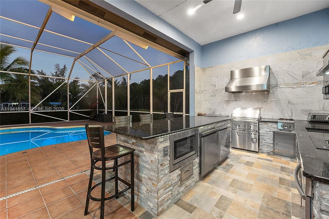 En Venta: $1,250,000 (4 camas, 3 baños, 3477 Pies cuadrados)