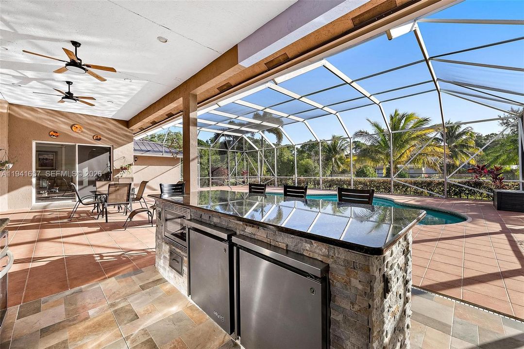 En Venta: $1,250,000 (4 camas, 3 baños, 3477 Pies cuadrados)