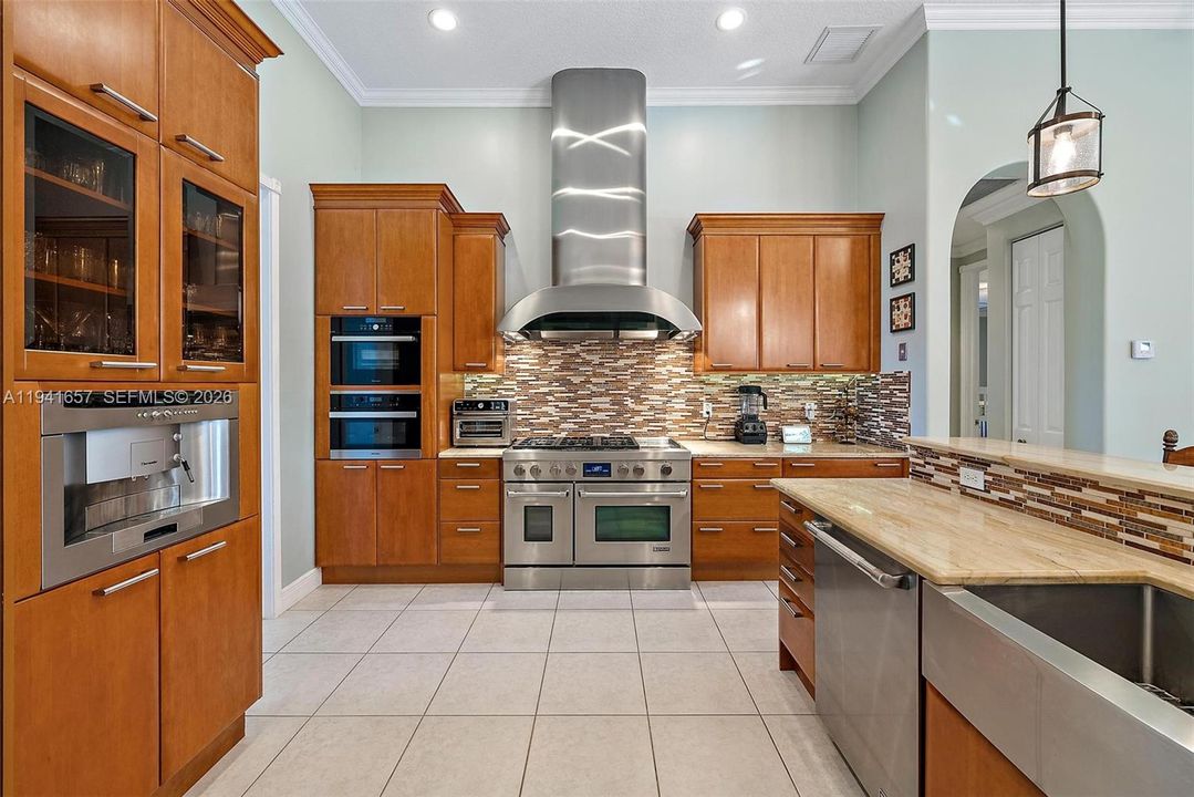 En Venta: $1,250,000 (4 camas, 3 baños, 3477 Pies cuadrados)