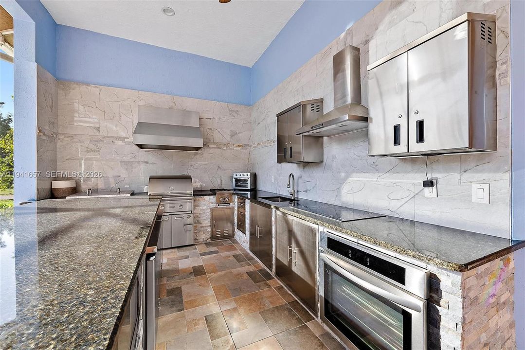En Venta: $1,250,000 (4 camas, 3 baños, 3477 Pies cuadrados)