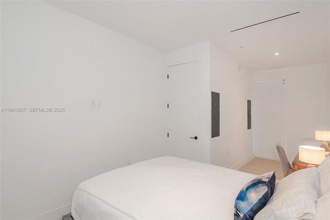 For Sale: $1,325,000 (2 beds, 2 baths, 1476 Square Feet)