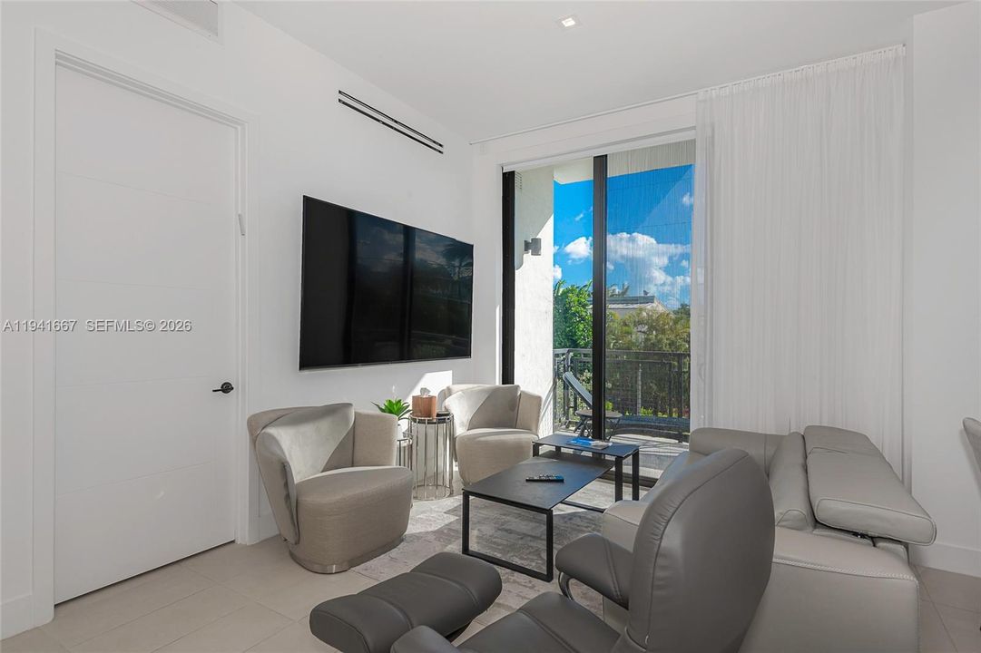 For Sale: $1,325,000 (2 beds, 2 baths, 1476 Square Feet)
