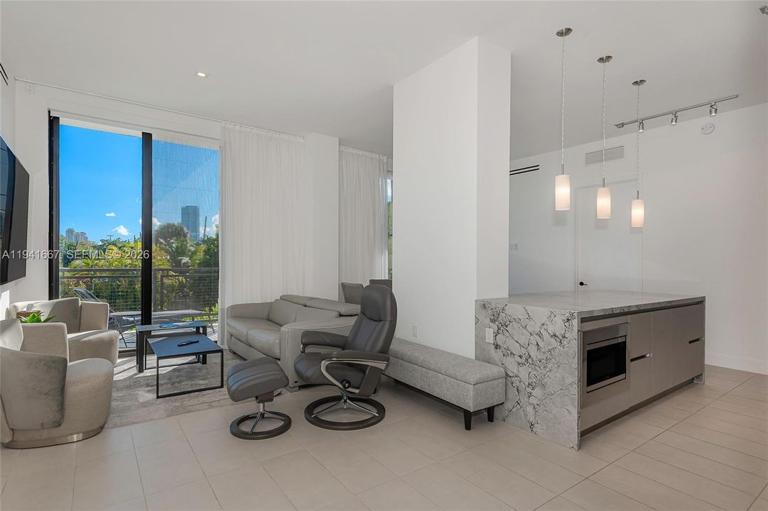 For Sale: $1,325,000 (2 beds, 2 baths, 1476 Square Feet)