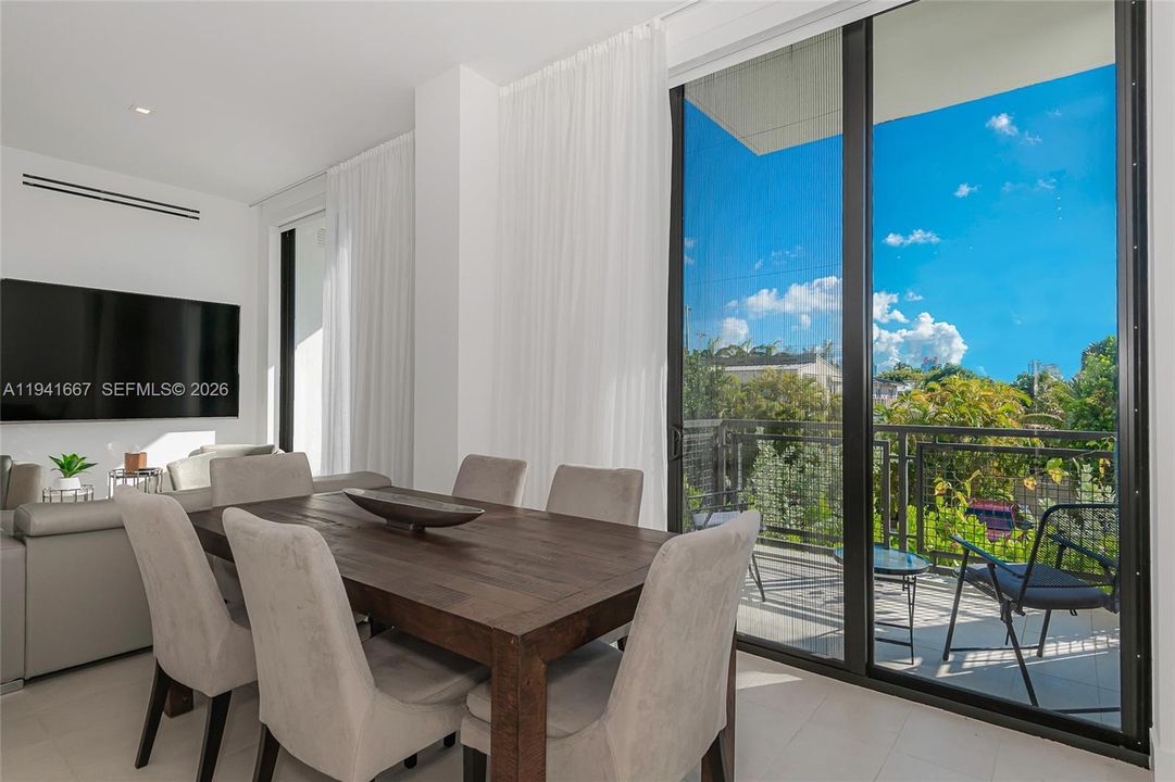 For Sale: $1,325,000 (2 beds, 2 baths, 1476 Square Feet)