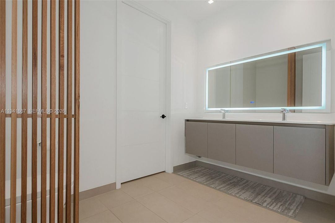 For Sale: $1,325,000 (2 beds, 2 baths, 1476 Square Feet)