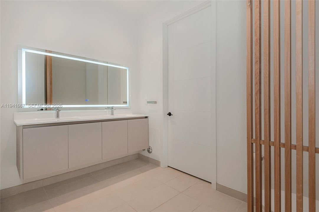 For Sale: $1,325,000 (2 beds, 2 baths, 1476 Square Feet)
