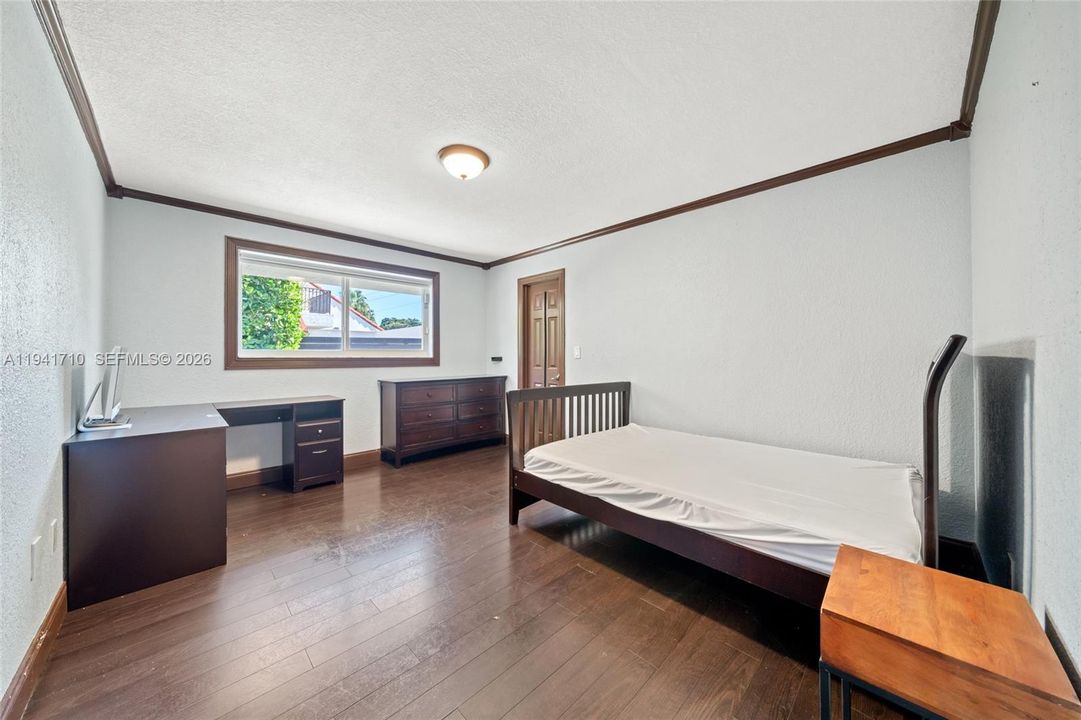 Недавно продано: $1,799,950 (5 спален, 4 ванн, 4710 Квадратных фут)