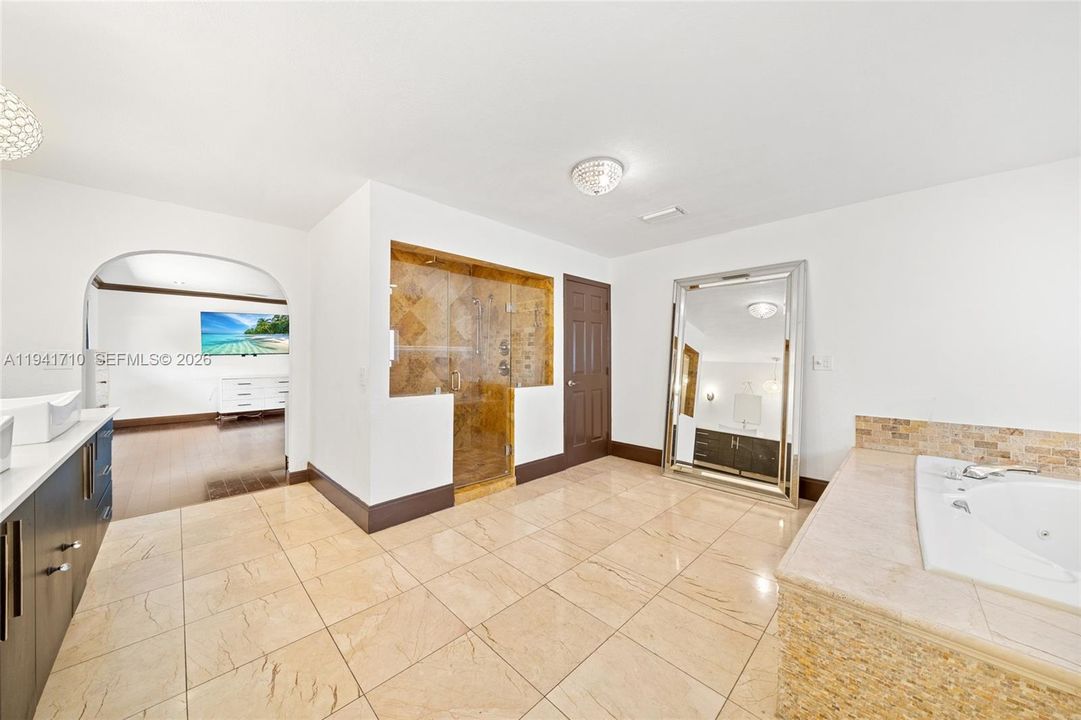 Недавно продано: $1,799,950 (5 спален, 4 ванн, 4710 Квадратных фут)