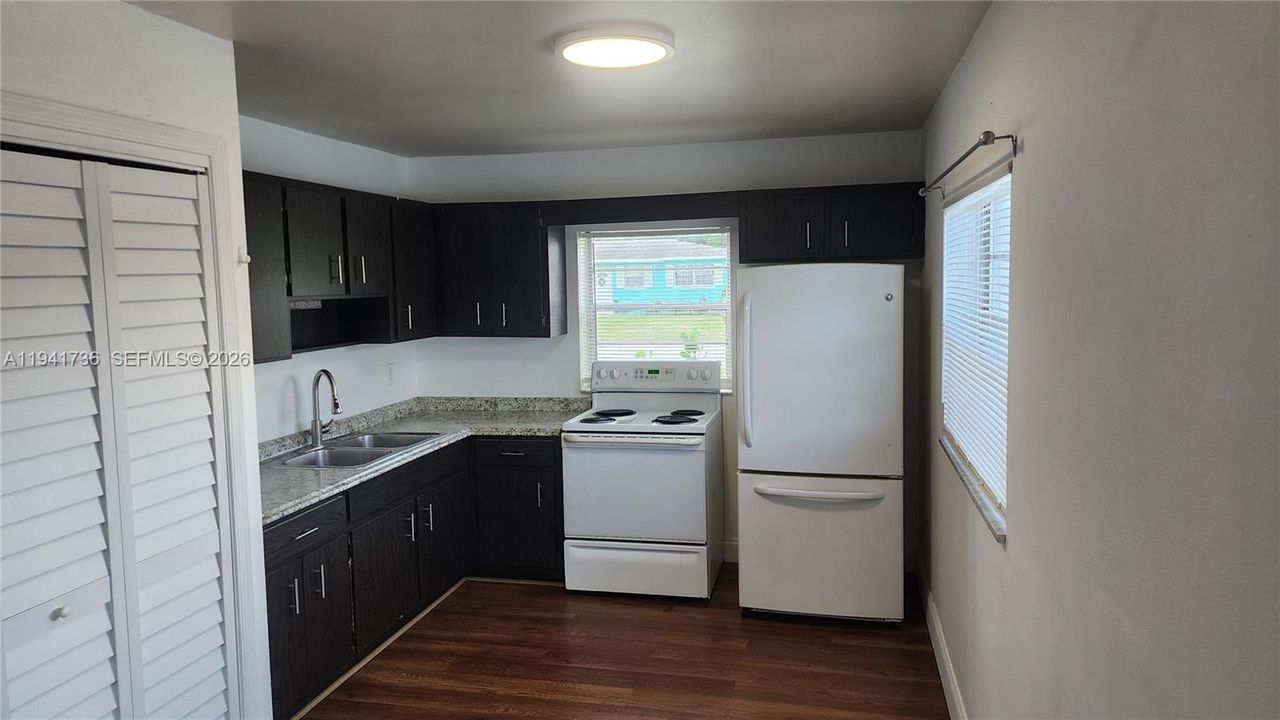 For Sale: $900,000 (0 beds, 0 baths, 2412 Square Feet)