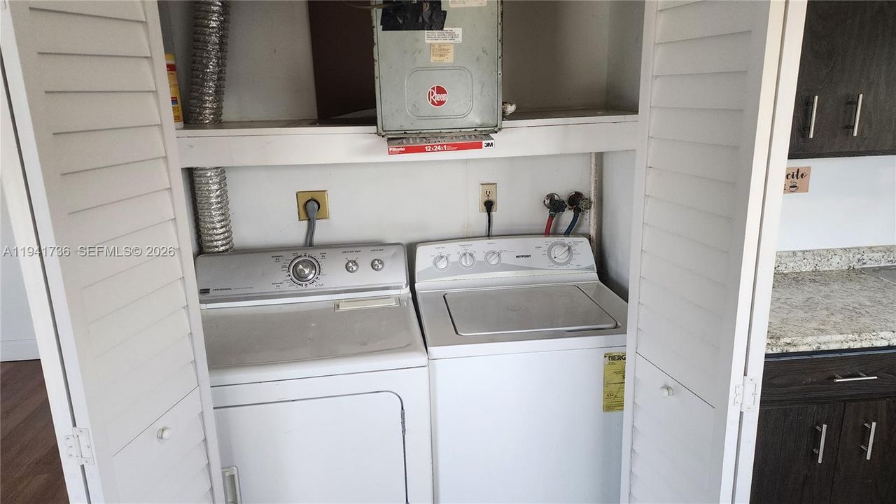 For Sale: $900,000 (0 beds, 0 baths, 2412 Square Feet)