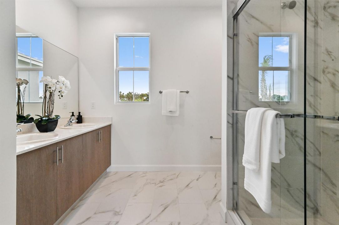 40 Bathroom 01