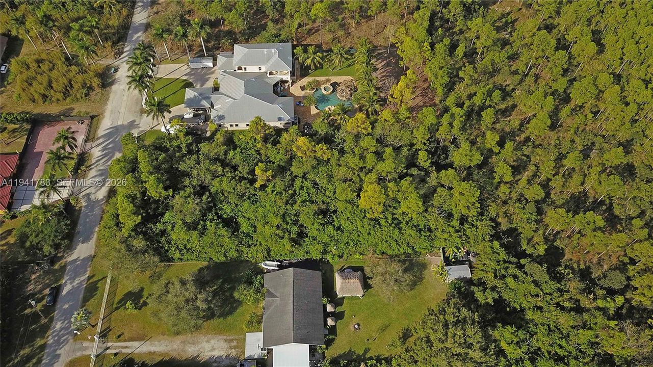 На продажу: $269,950 (0.78 acres)