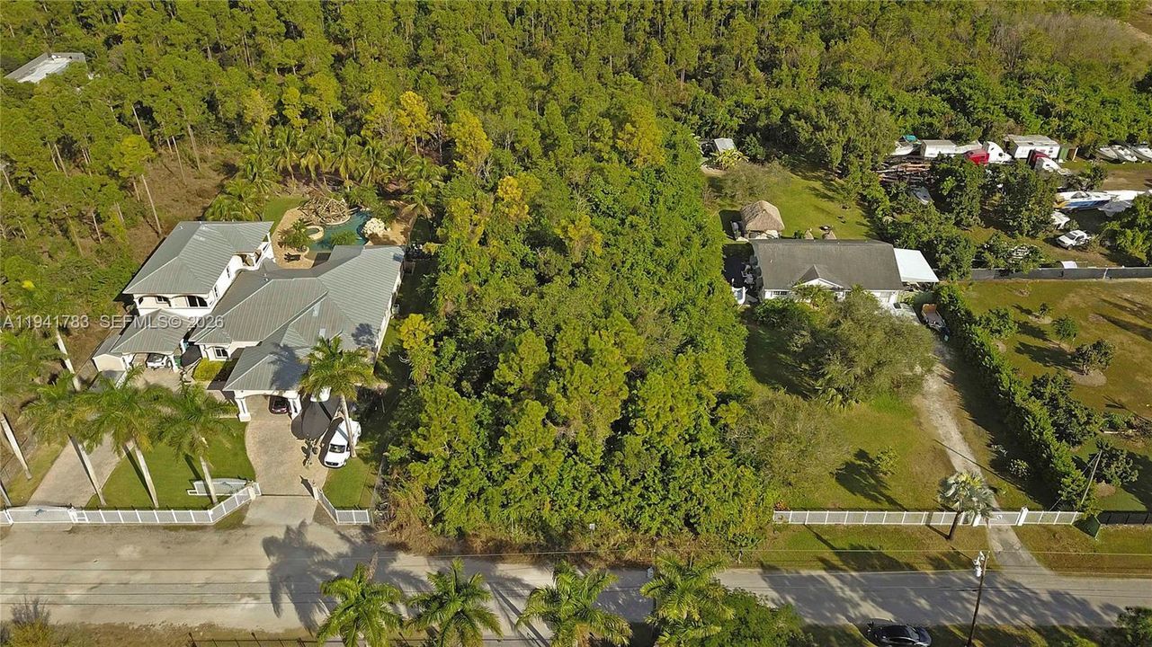 На продажу: $269,950 (0.78 acres)