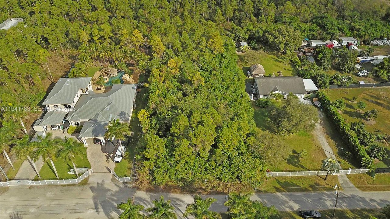 На продажу: $269,950 (0.78 acres)