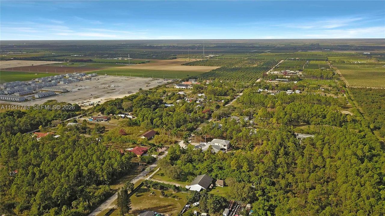На продажу: $269,950 (0.78 acres)