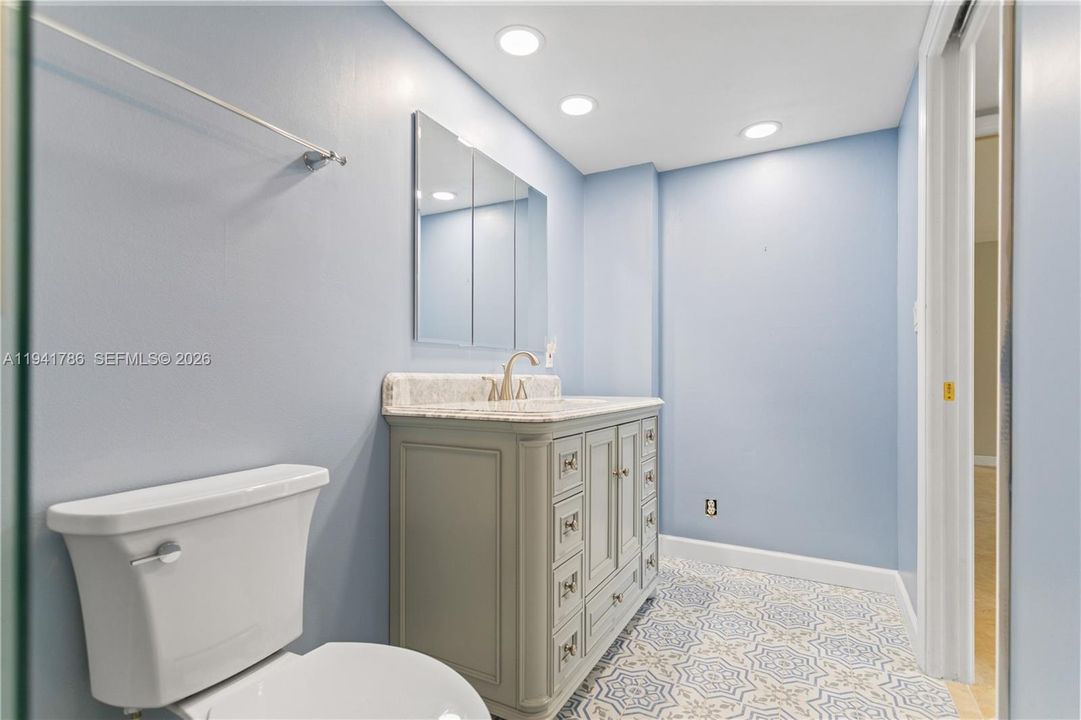 Под контрактом: $219,900 (3 спален, 2 ванн, 1500 Квадратных фут)