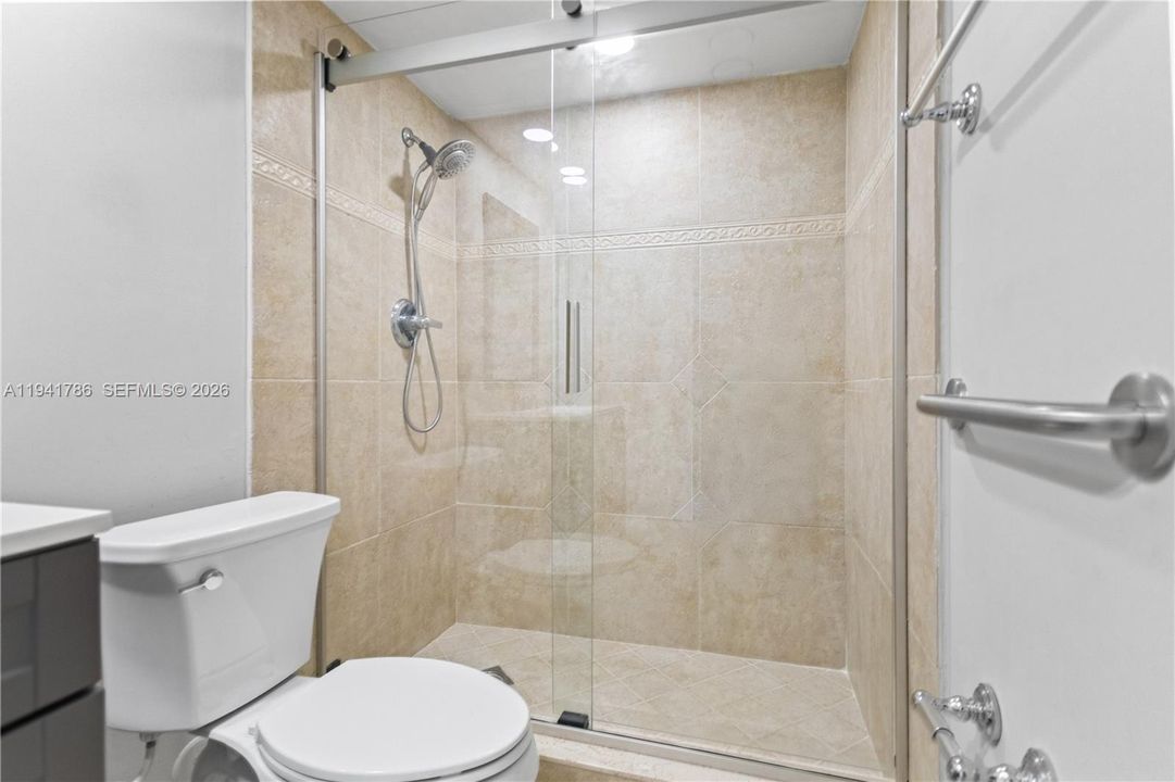 Под контрактом: $219,900 (3 спален, 2 ванн, 1500 Квадратных фут)