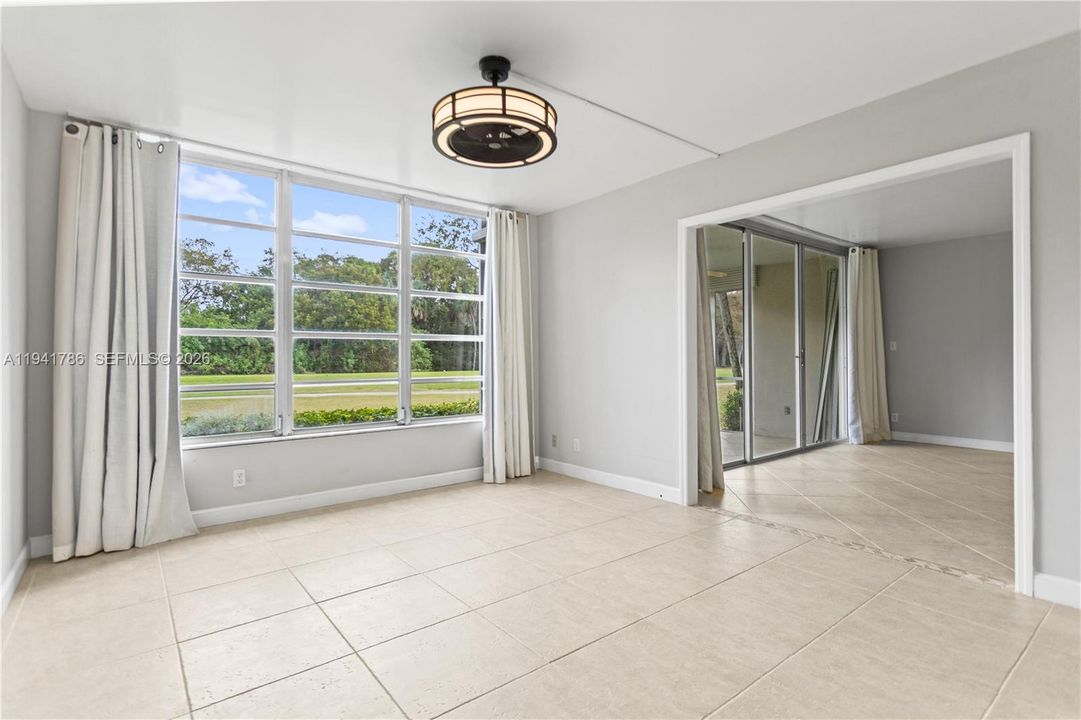 Под контрактом: $219,900 (3 спален, 2 ванн, 1500 Квадратных фут)