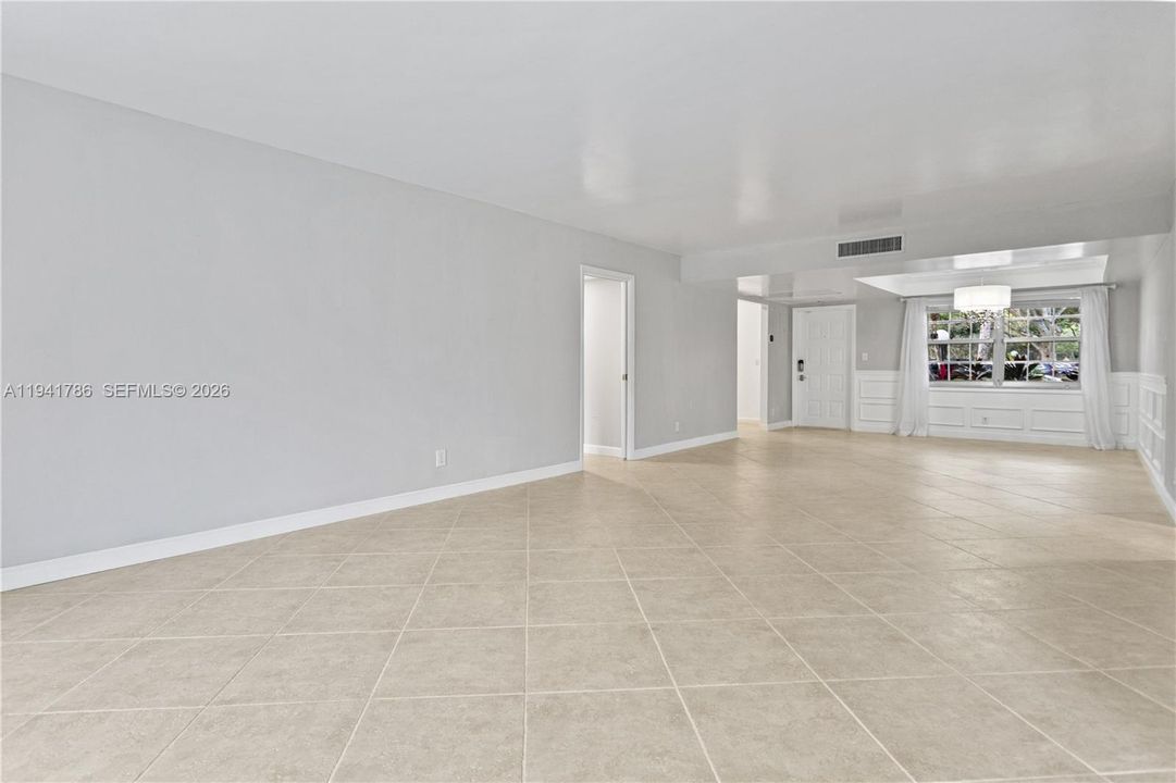 Под контрактом: $219,900 (3 спален, 2 ванн, 1500 Квадратных фут)