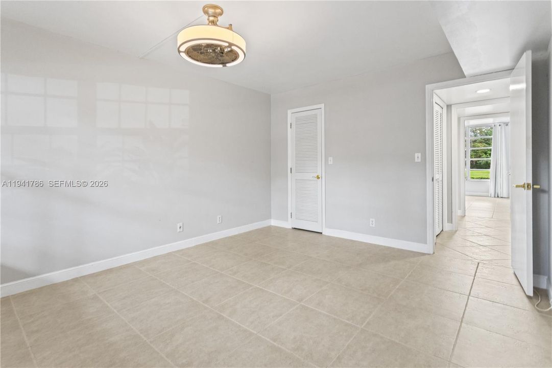 Под контрактом: $219,900 (3 спален, 2 ванн, 1500 Квадратных фут)