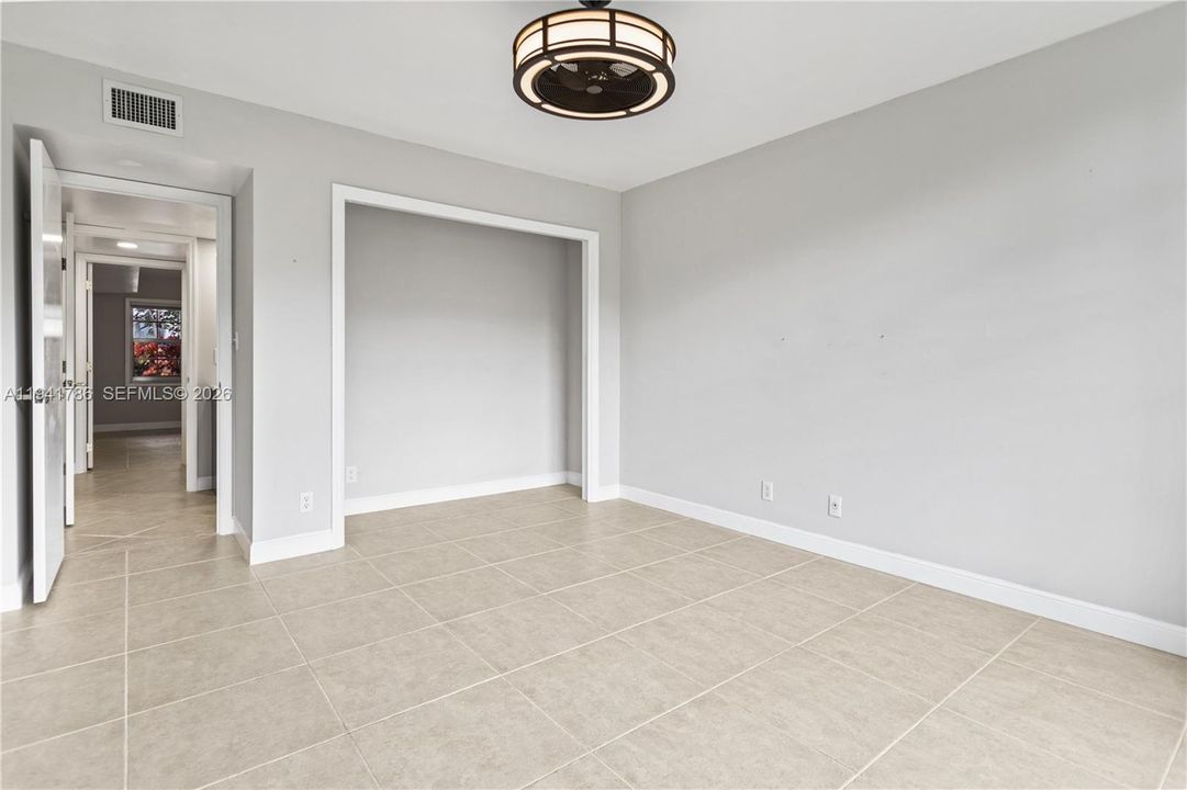 Под контрактом: $219,900 (3 спален, 2 ванн, 1500 Квадратных фут)