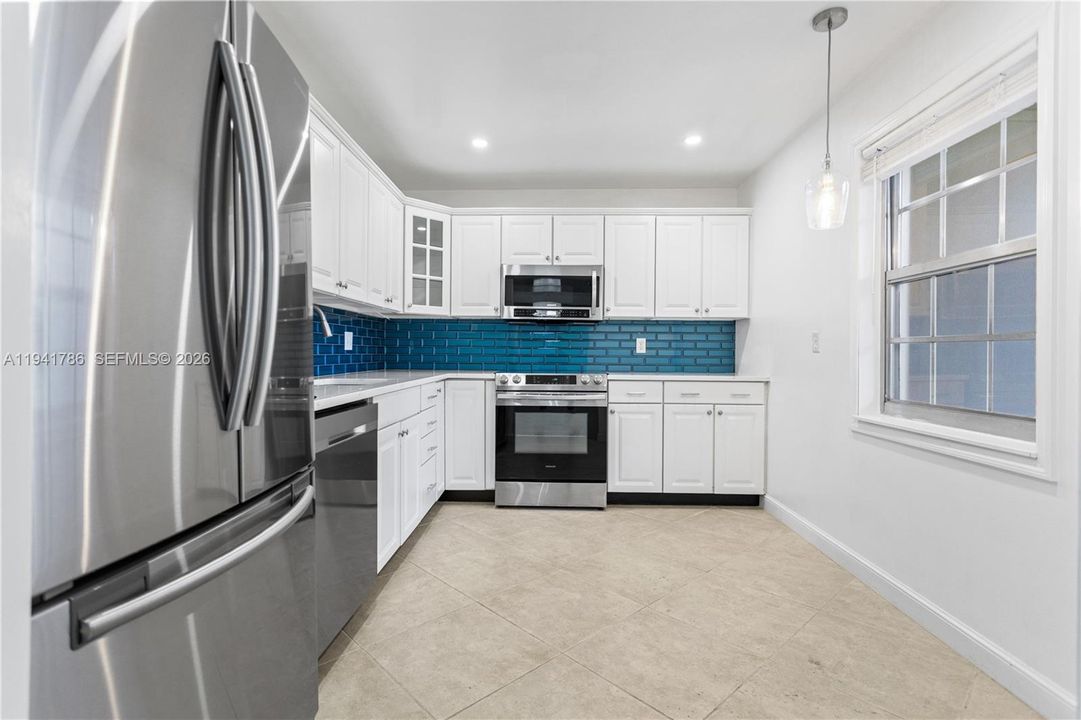 Под контрактом: $219,900 (3 спален, 2 ванн, 1500 Квадратных фут)