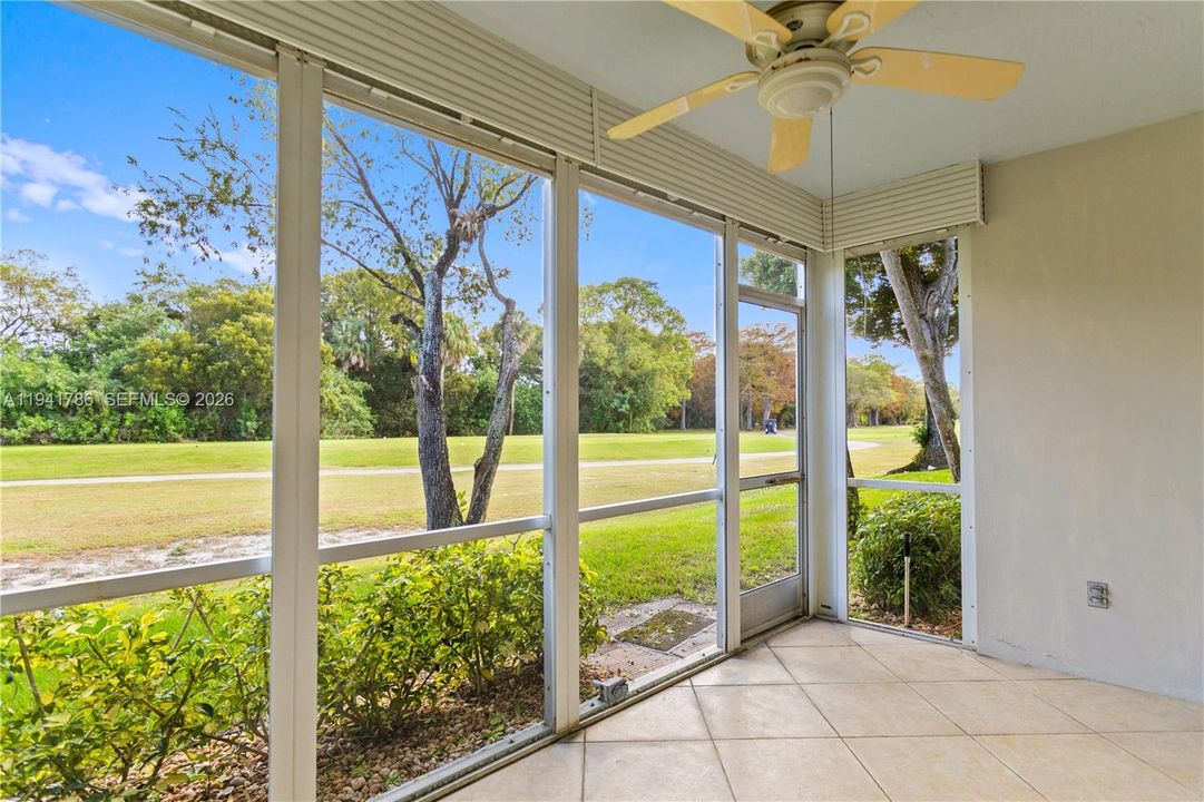 Под контрактом: $219,900 (3 спален, 2 ванн, 1500 Квадратных фут)