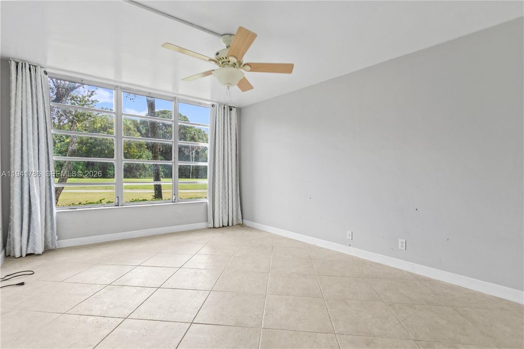 Под контрактом: $219,900 (3 спален, 2 ванн, 1500 Квадратных фут)