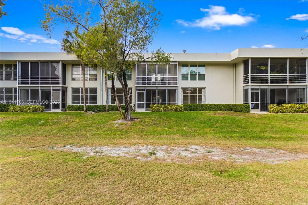 Под контрактом: $219,900 (3 спален, 2 ванн, 1500 Квадратных фут)