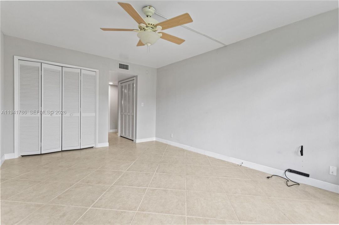 Под контрактом: $219,900 (3 спален, 2 ванн, 1500 Квадратных фут)