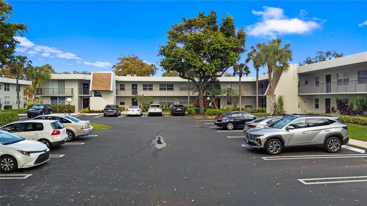 Под контрактом: $219,900 (3 спален, 2 ванн, 1500 Квадратных фут)