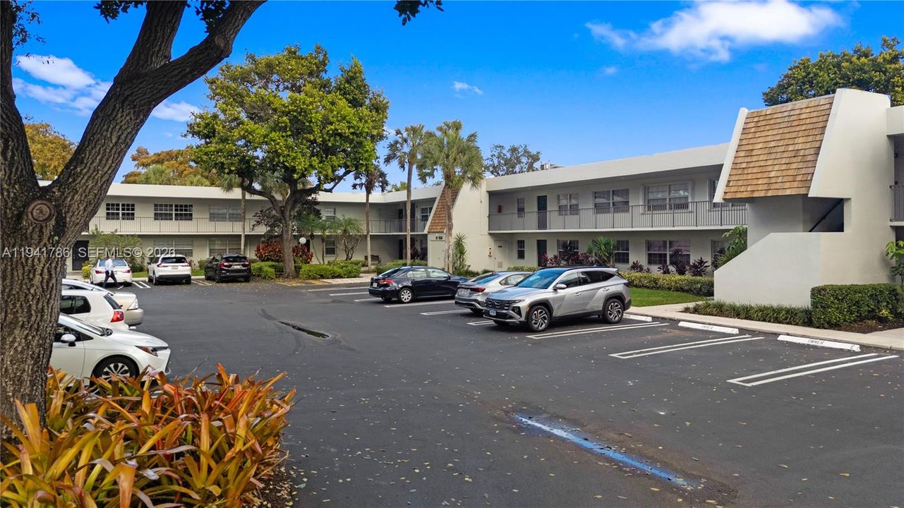 Под контрактом: $219,900 (3 спален, 2 ванн, 1500 Квадратных фут)