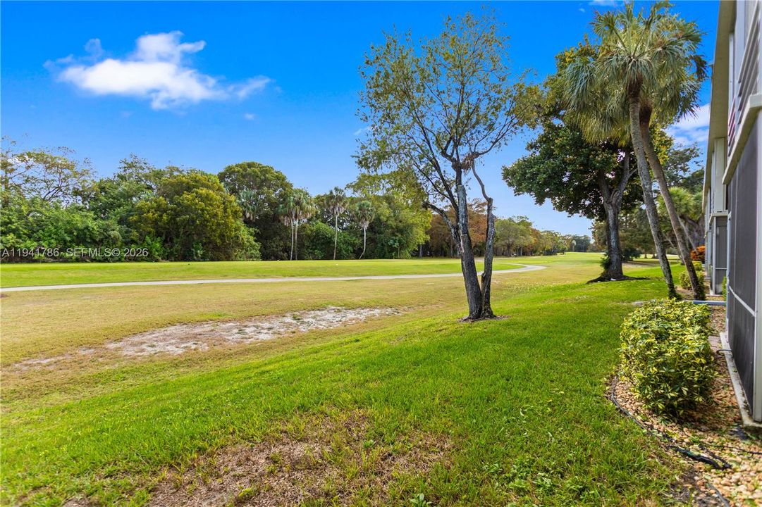 Под контрактом: $219,900 (3 спален, 2 ванн, 1500 Квадратных фут)