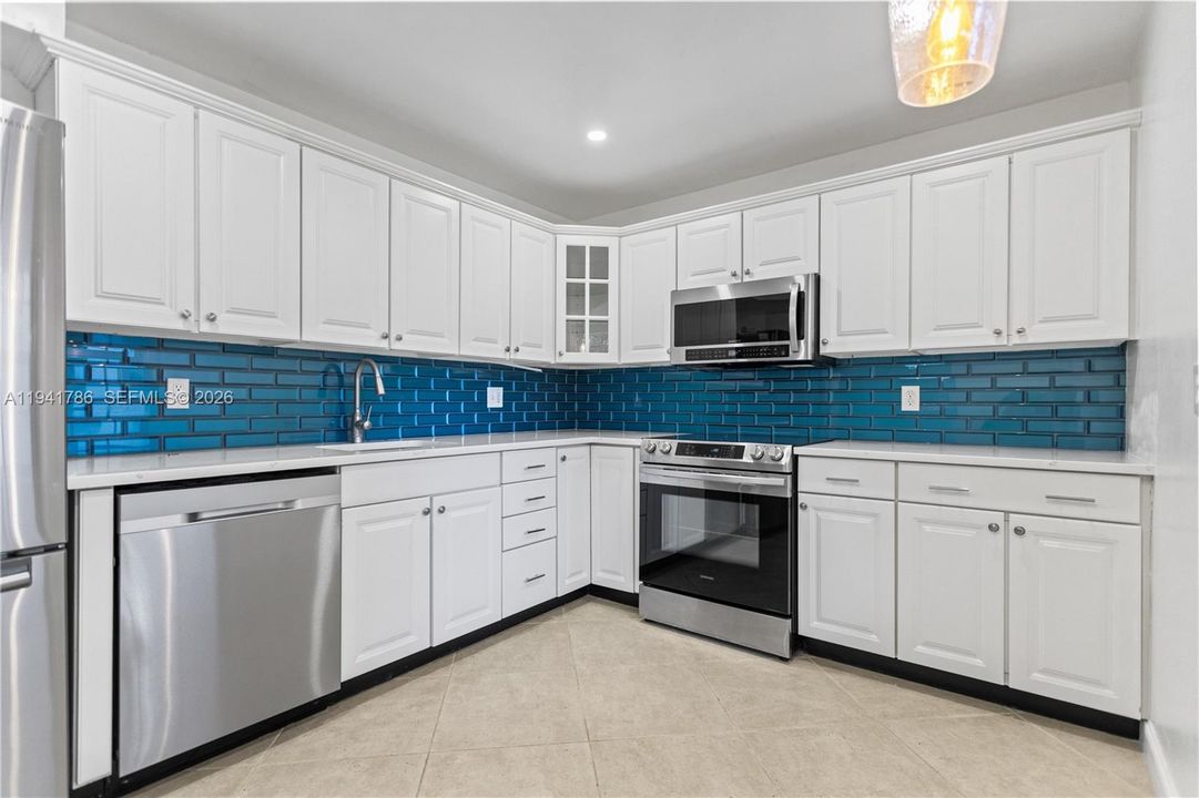 Под контрактом: $219,900 (3 спален, 2 ванн, 1500 Квадратных фут)