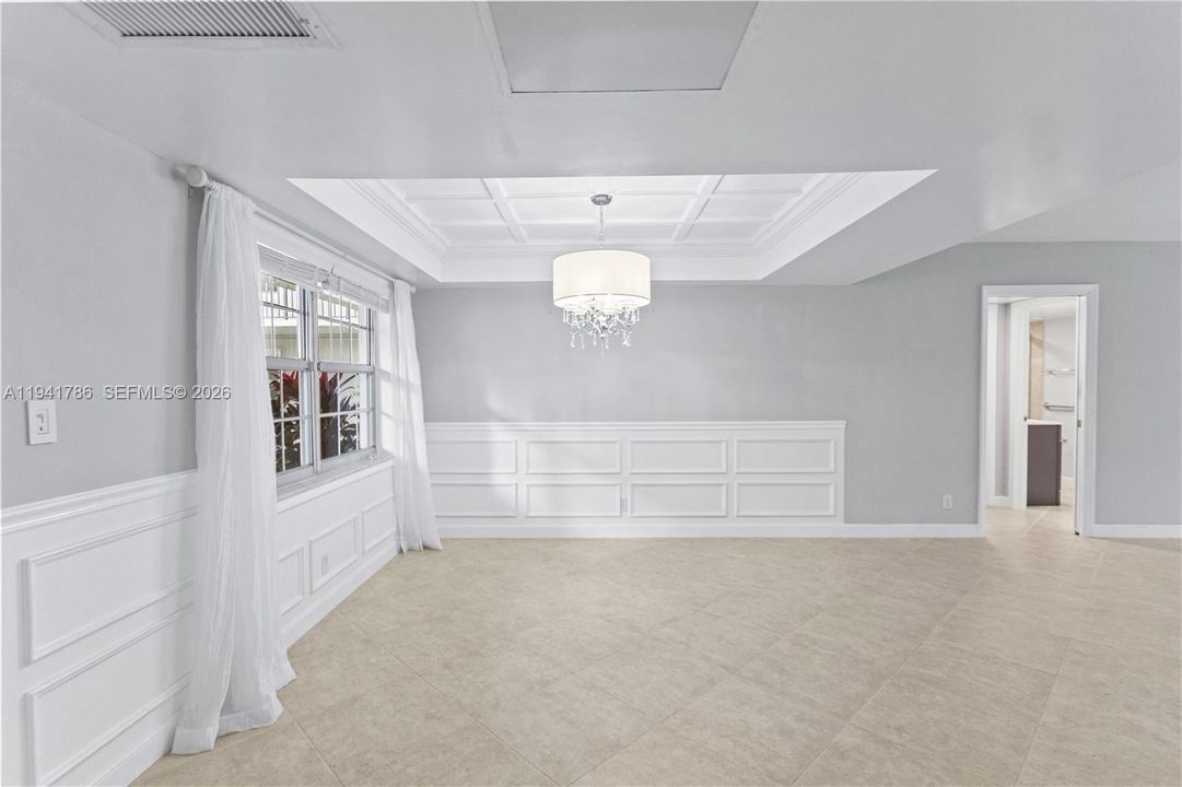 Под контрактом: $219,900 (3 спален, 2 ванн, 1500 Квадратных фут)