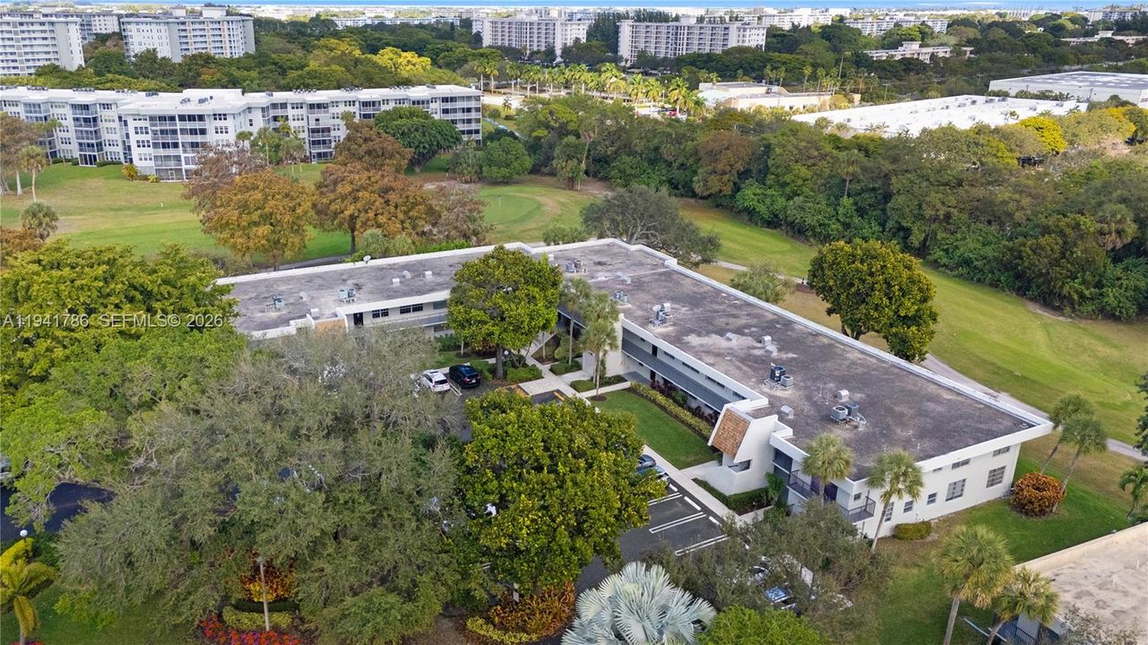 Под контрактом: $219,900 (3 спален, 2 ванн, 1500 Квадратных фут)