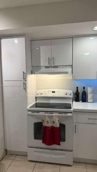 Activo con contrato: $1,800 (1 camas, 1 baños, 743 Pies cuadrados)