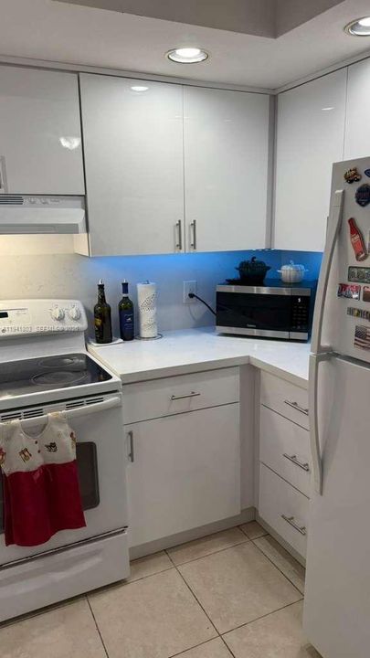 Activo con contrato: $1,800 (1 camas, 1 baños, 743 Pies cuadrados)