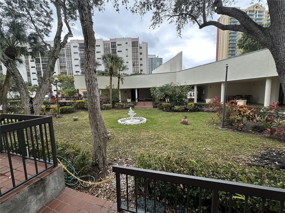 For Sale: $189,000 (1 beds, 1 baths, 767 Square Feet)